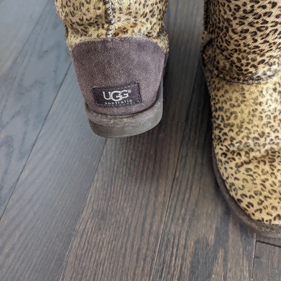 Short Metallic Calf Hair Uggs - Picture 7 of 10
